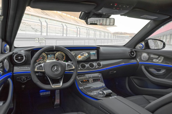 Mercedes-AMG E 63 S 4MATIC+, Interior;Kraftstoffverbrauch kombiniert: 9,1 – 8,8l/100 km; CO2-Emissionen kombiniert: 207 - 199 g/km Mercedes-AMG E 63 S 4MATIC+, interior;Fuel consumption combined: 9,1 – 8,8 l/100 km; Combined CO2 emissions: 207 - 199 g/km